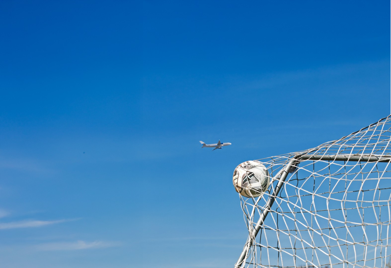 GO BEHIND THE BIG MOMENT