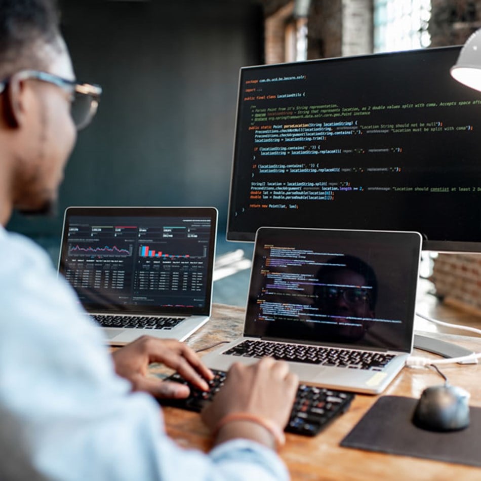 Easily collaborate through an intuitive interface Easily collaborate through an intuitive interface