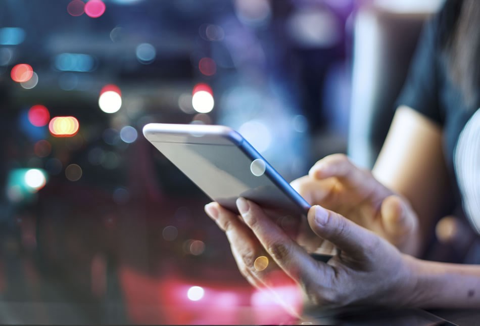 Avoid complex management issues and expensive mobile data roaming charges Avoid complex management issues and expensive mobile data roaming charges