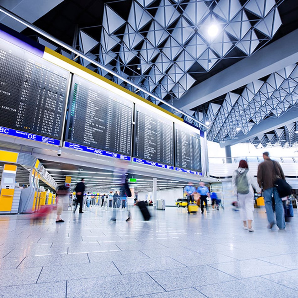 Simultaneous audible and visual presentation of flight information