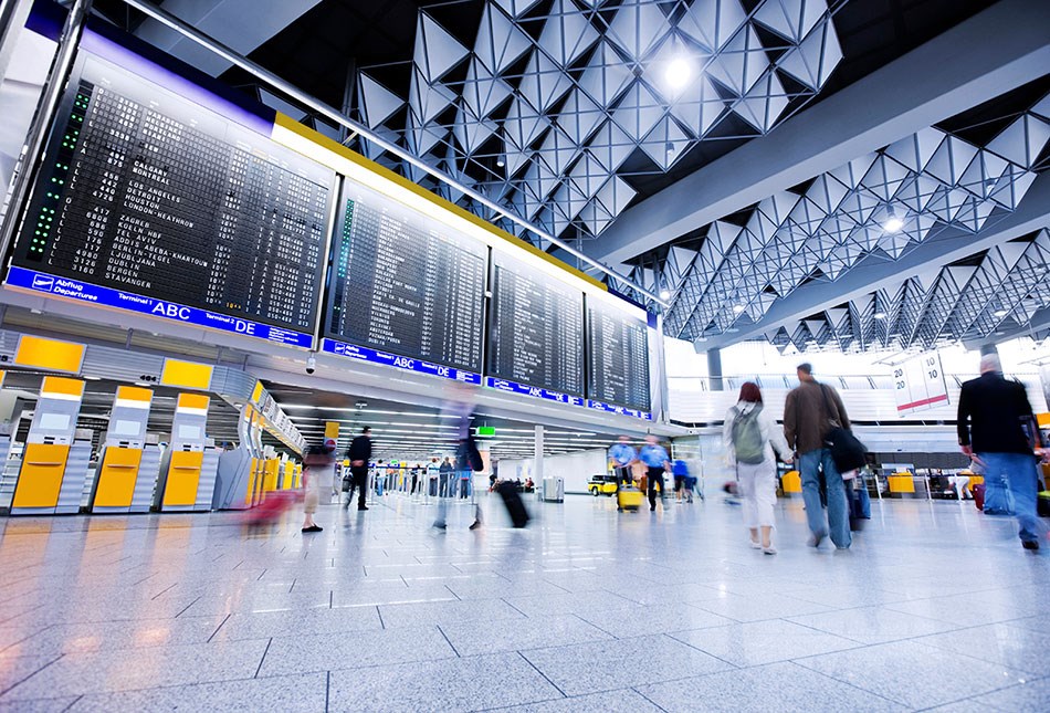 Simultaneous audible and visual presentation of flight information